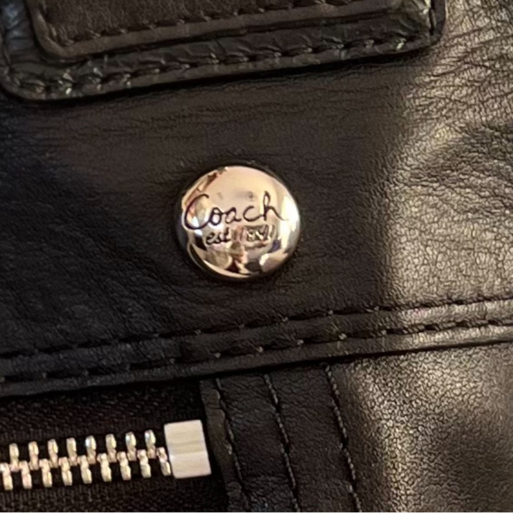 Coach Black Leather Vintage Shoulder Bag with Silver Accents . - Picture 13 of 16